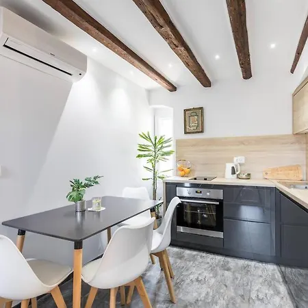 Where Modern Meets History Lux Guest Oldtown